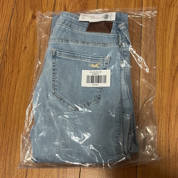 NWT Hollister Low-Rise Light Wash Boot Jeans - Picture 4 of 4